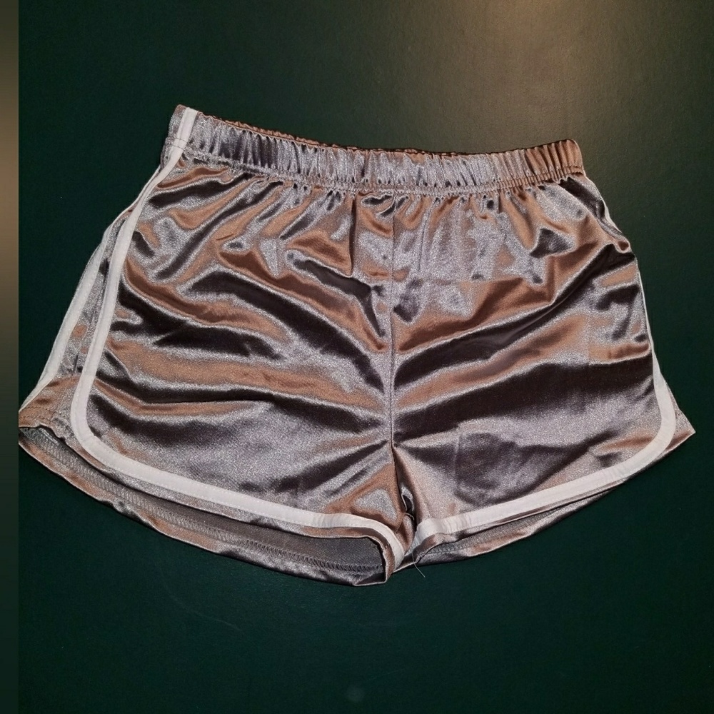 ☆NWT☆ Stretchy Silver & White Shorts - Picture 3 of 5